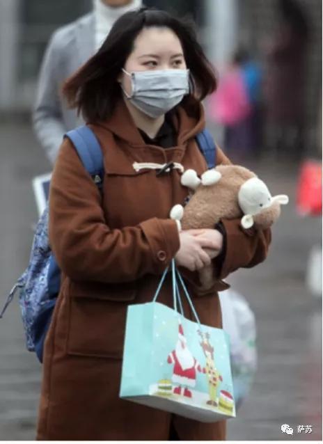 戴口罩吃瓜网红,揭秘网红戴口罩吃瓜的趣味生活